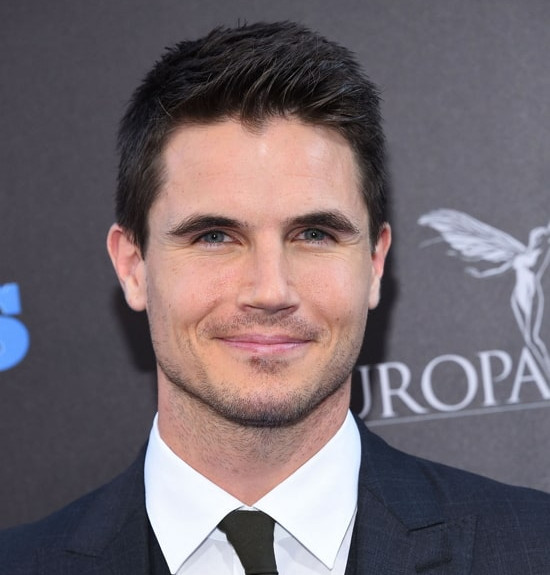 robbie amell