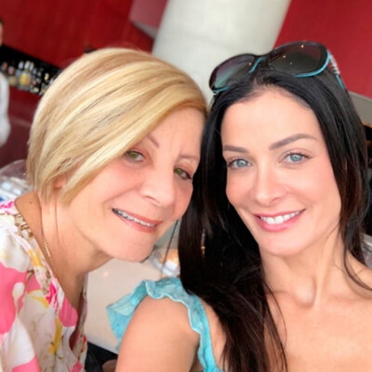 dayanara torres mother