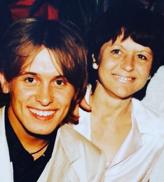 mark owen mother