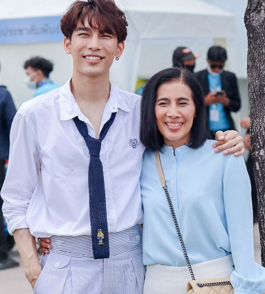 mew suppasit mother