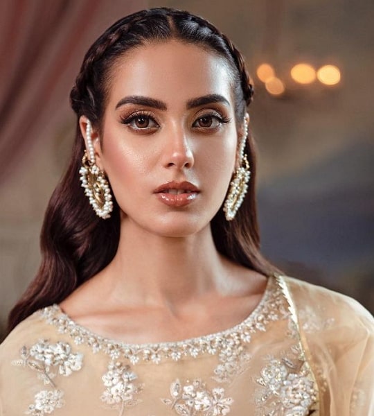 iqra aziz