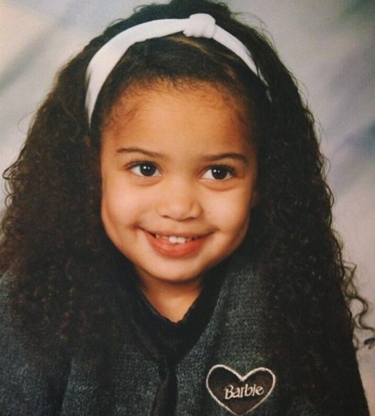 samantha logan childhood