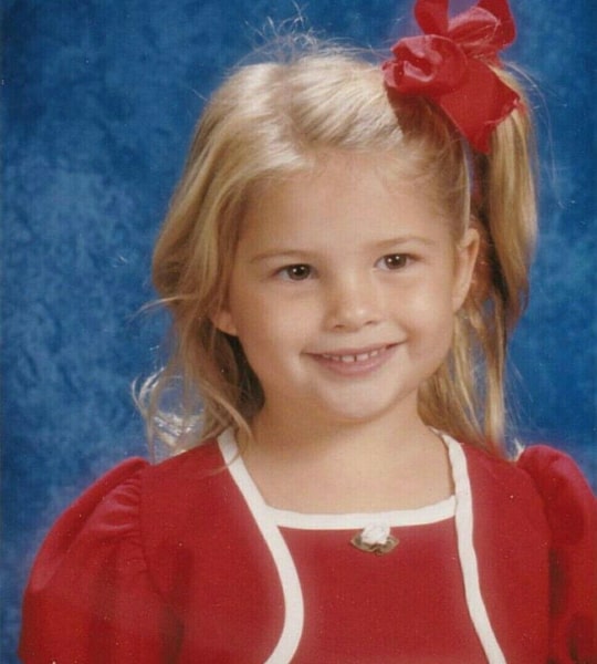 stefanie scott childhood