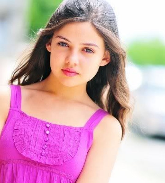 danielle campbell childhood