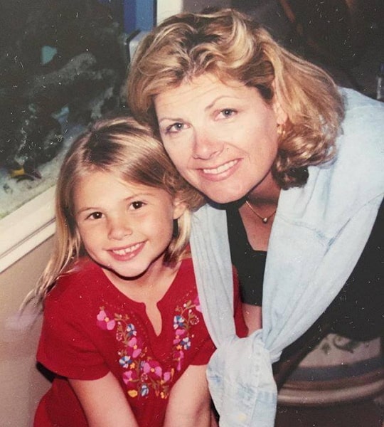 stefanie scott mother