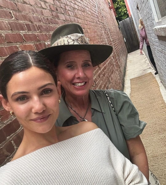 danielle campbell mother