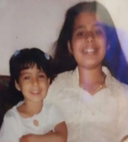 iqra aziz childhood