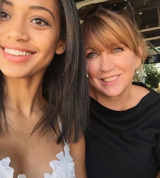 samantha logan mother