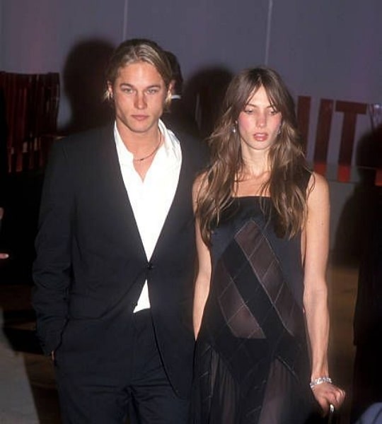 travis fimmel girlfriend